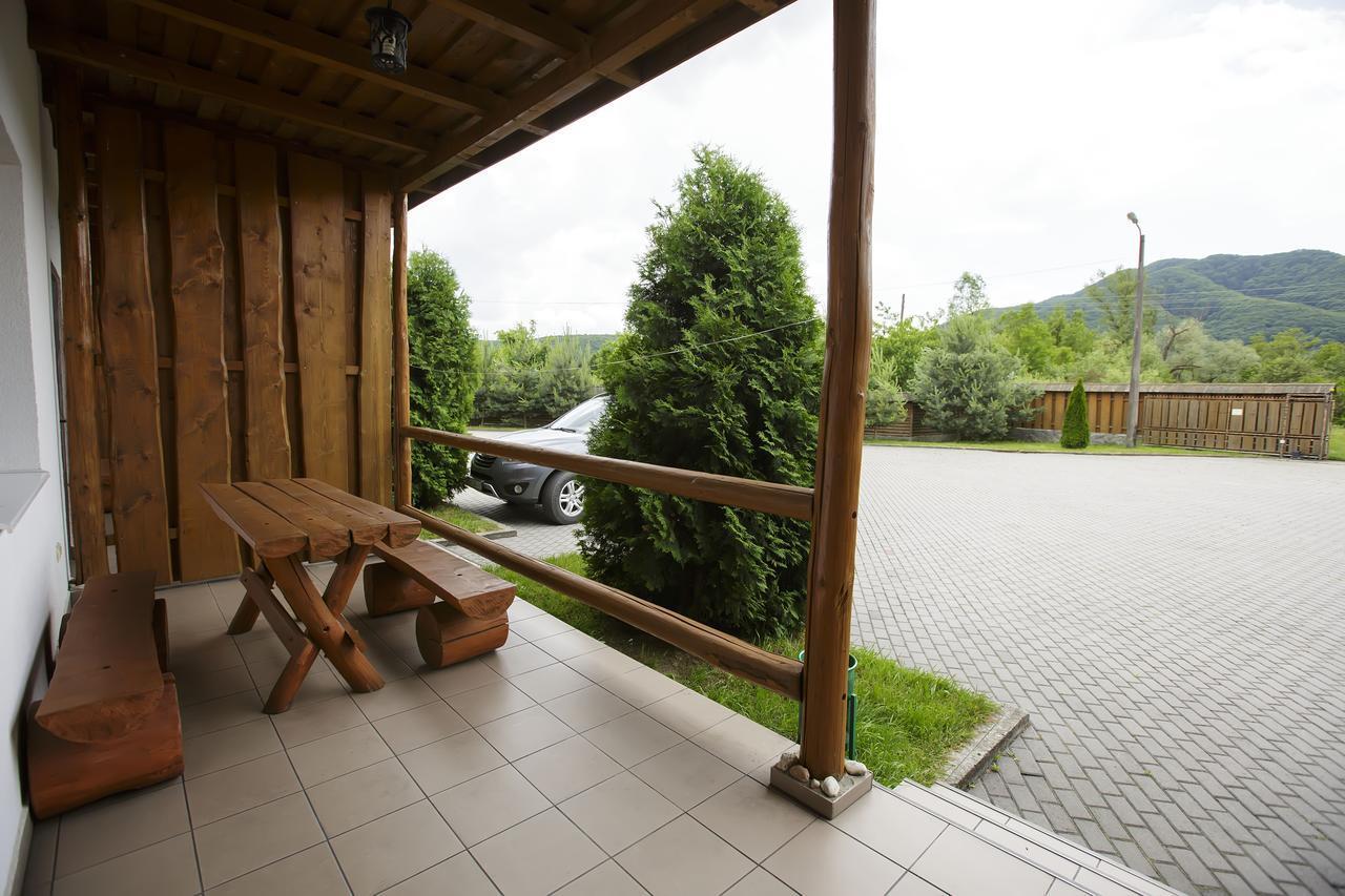 Trembita Hotel คุสท์ ภายนอก รูปภาพ